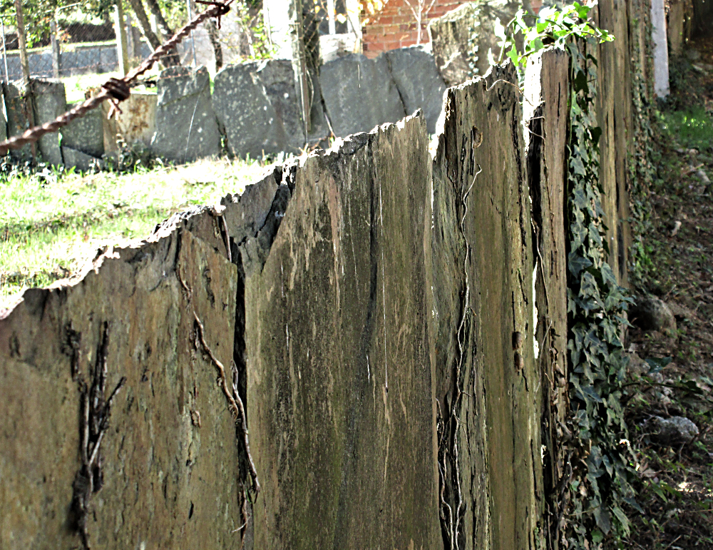 Slate Fence i Spain