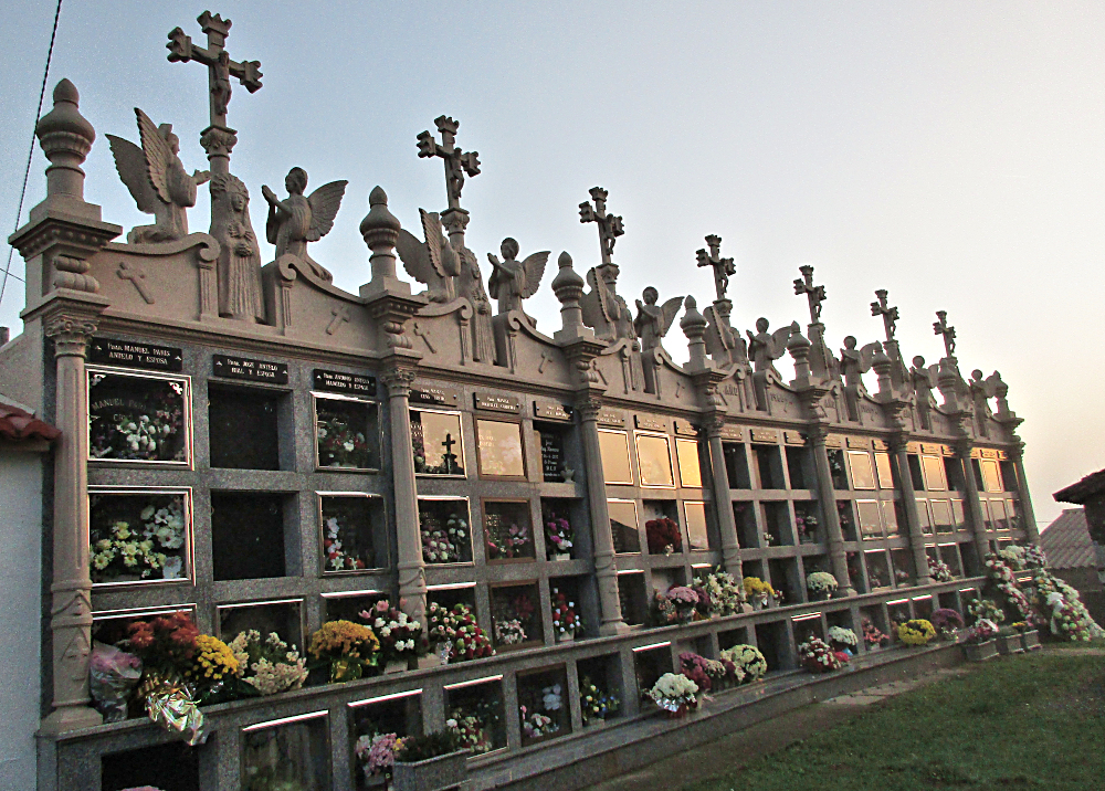 Cemetery on Dia de los Muertos.
