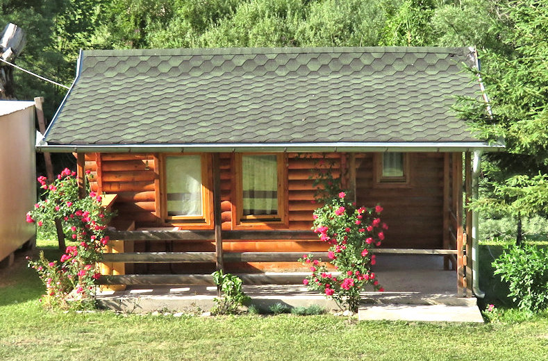 A log cabin cottage we passed in the Rogova valley