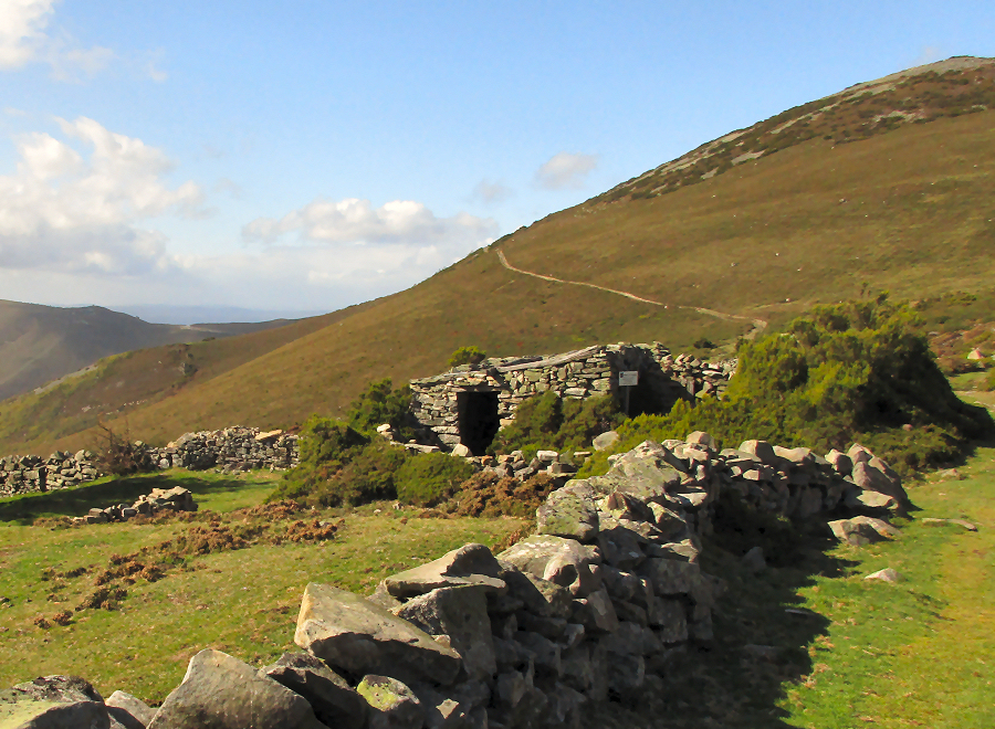 ruins along the Ruta Hospitales