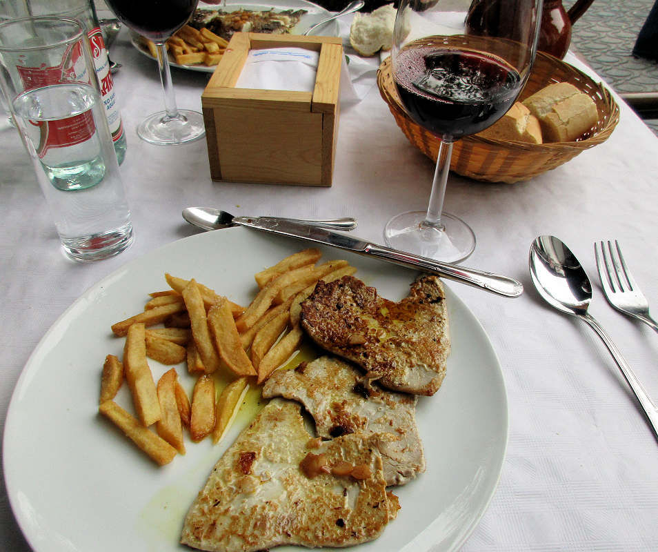 Pilgrim's meal of filet of tuna in Santona