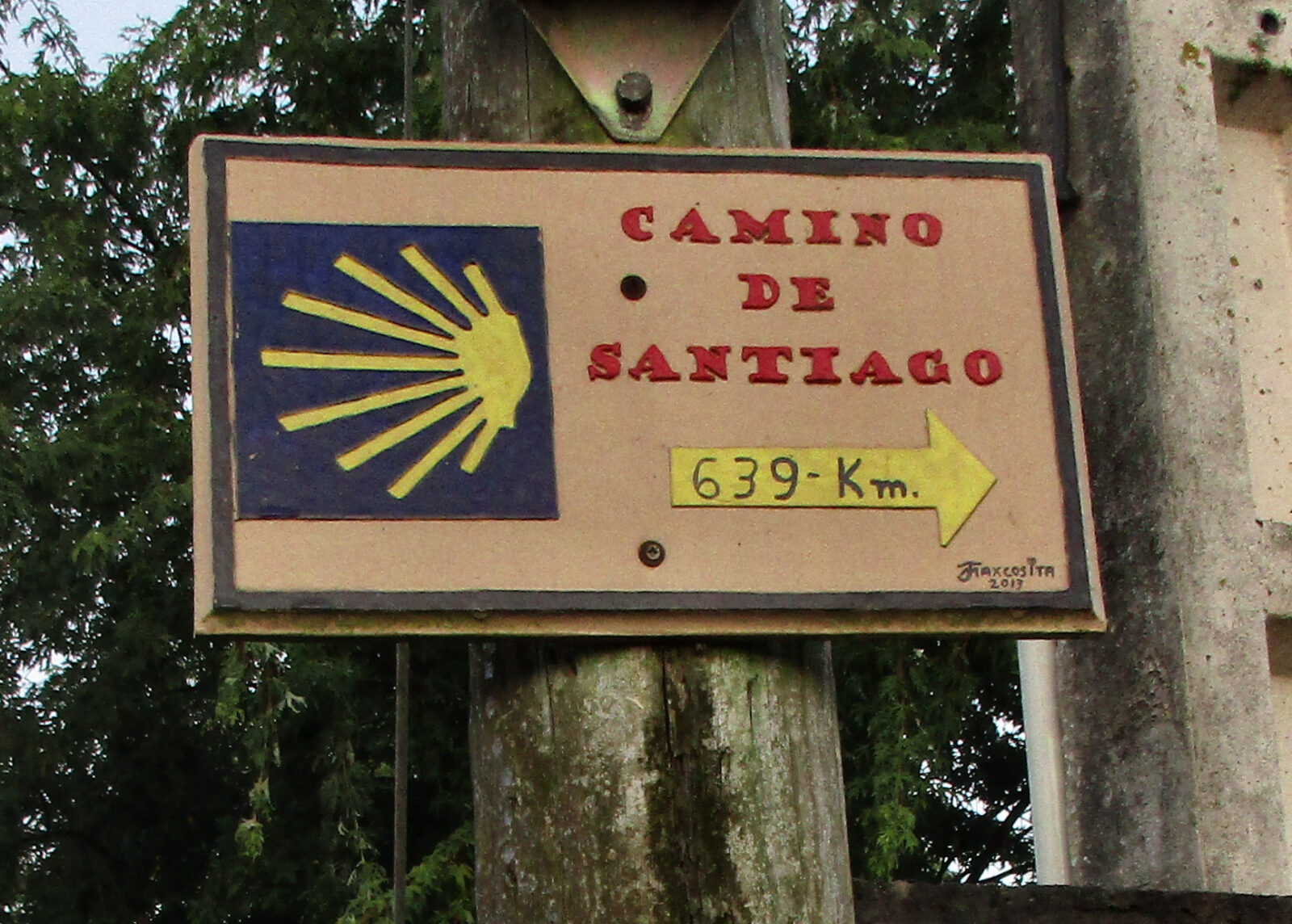 Camino direction sign showing that I had 639 kilometers to go.