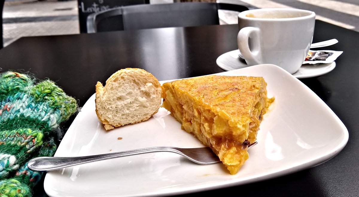 Cafe con leche and tortilla in Spain