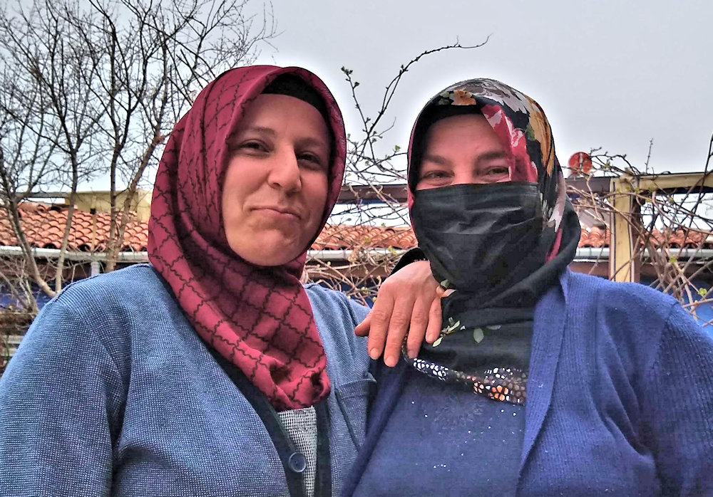 Servers and cooks at cafe Narlı Bahçe in Ҁumalikizik near Bursa in Turkey