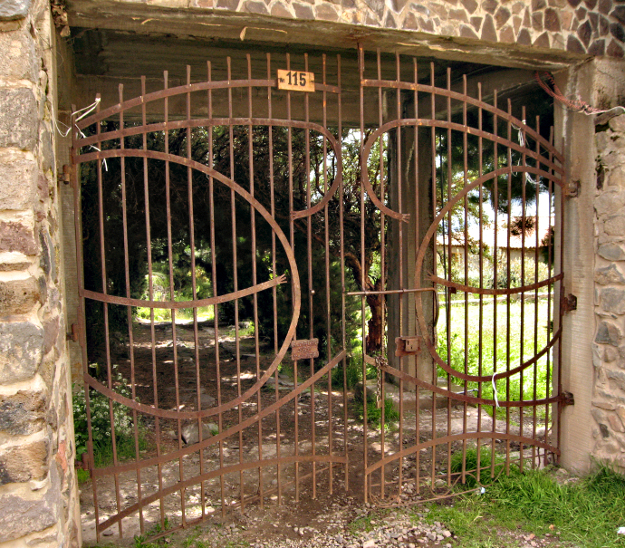 Welcoming gate to enter Posada Santa Barbara