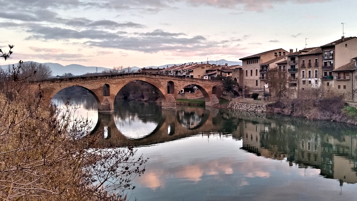 Puente la reina in the early morning